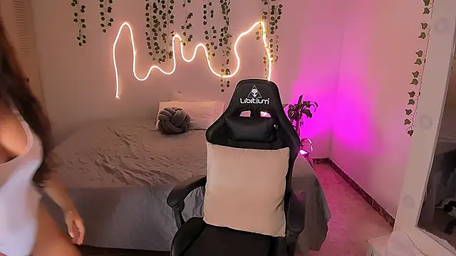 Snapshot of sara_doll77 chatting on 26, 11, 2025 sara doll77 online show from 26, 11, 2025