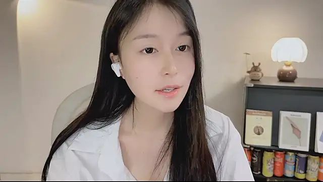 Onechestnut online show from 23, 4, 2026