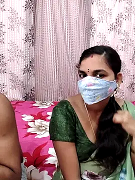 Snapshot of Lalitha-1995 chatting on 13, 9, 2025 Lalitha-1995 online show from 13, 9, 2025