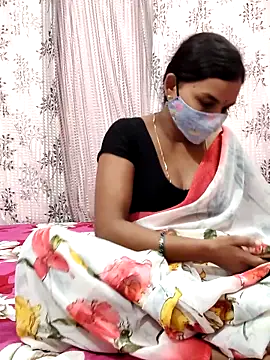 Snapshot of Lalitha-1995 chatting on 14, 9, 2025 Lalitha-1995 online show from 14, 9, 2025