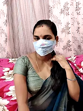 Snapshot of Lalitha-1995 chatting on 16, 9, 2025 Lalitha-1995 online show from 16, 9, 2025