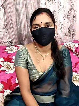 Snapshot of Lalitha-1995 chatting on 6, 10, 2025 Lalitha-1995 online show from 6, 10, 2025
