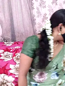 Snapshot of Lalitha-1995 chatting on 11, 10, 2025 Lalitha-1995 online show from 11, 10, 2025