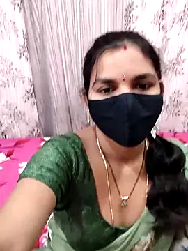Snapshot of Lalitha-1995 chatting on 8, 11, 2025 Lalitha-1995 online show from 8, 11, 2025