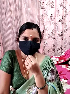 Snapshot of Lalitha-1995 chatting on 17, 11, 2025 Lalitha-1995 online show from 17, 11, 2025