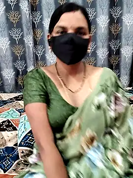 Snapshot of Lalitha-1995 chatting on 18, 6, 2026 Lalitha-1995 online show from 18, 6, 2026