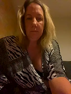 X-Victoria-X online show from 12, 9, 2025