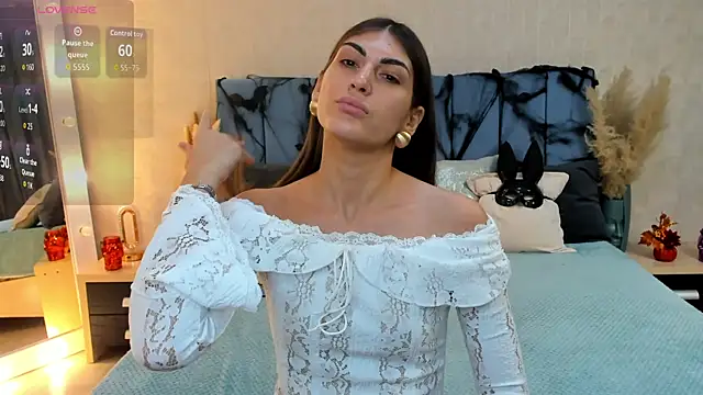 MaggieTurner online show from 23, 10, 2025