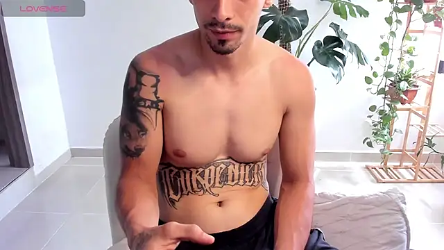 Snapshot of Mikevargas03 chatting on 13, 4, 2026 Mikevargas03 online show from 13, 4, 2026