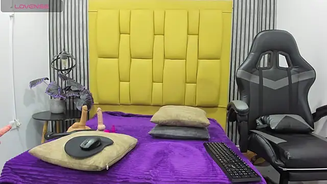 Snapshot of bryonycutee chatting on 16, 10, 2025 bryonycutee online show from 16, 10, 2025