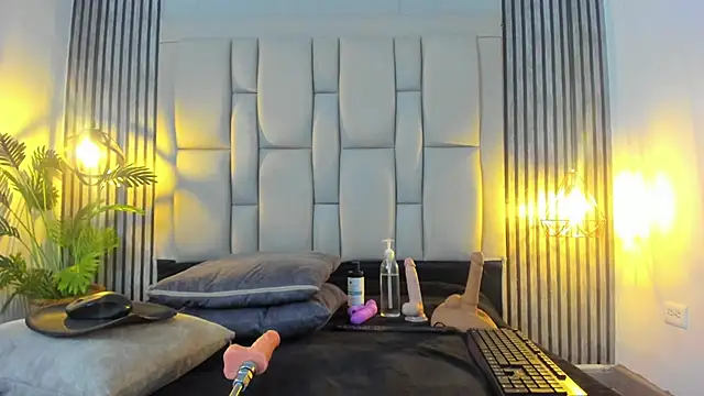 Snapshot of bryonycutee chatting on 29, 11, 2025 bryonycutee online show from 29, 11, 2025