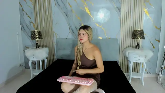Snapshot of sharon_greey chatting on 22, 9, 2025 sharon greey online show from 22, 9, 2025