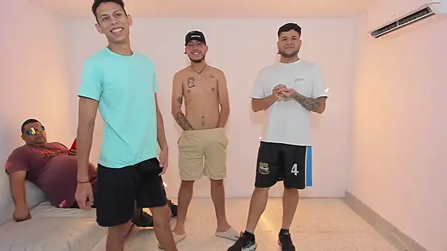 Snapshot of brutal_sex_room2k chatting on 11, 10, 2025 brutal sex room2k online show from 11, 10, 2025