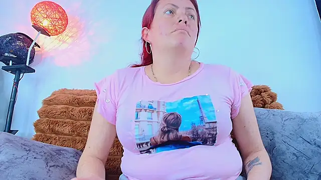 carolinhe  online show from 11, 11, 2025