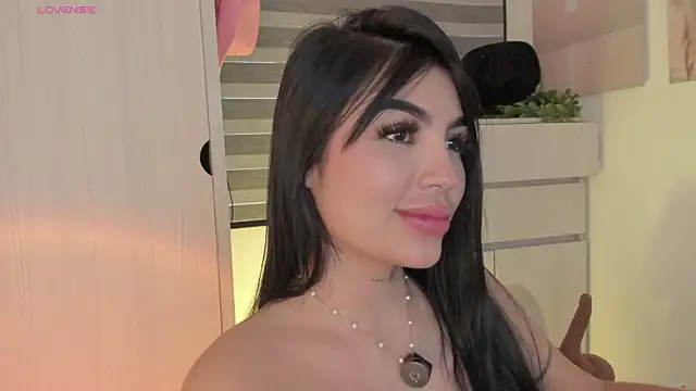 EmmyKenner online show from 4, 4, 2026