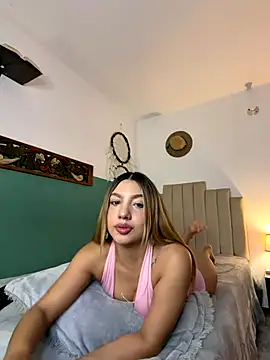 Snapshot of paulina_ferrer chatting on 17, 12, 2025 paulina ferrer online show from 17, 12, 2025