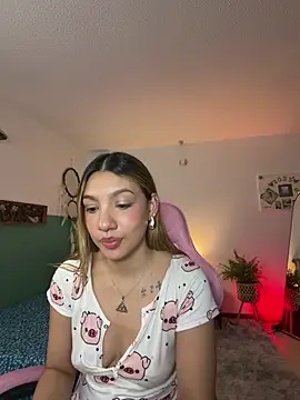 Snapshot of paulina_ferrer chatting on 21, 12, 2025 paulina ferrer online show from 21, 12, 2025