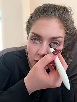 KellyKeler online show from 4, 2, 2026