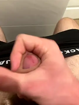 Snapshot of hugehairycock_98 chatting on 4, 11, 2025 hugehairycock 98 online show from 4, 11, 2025