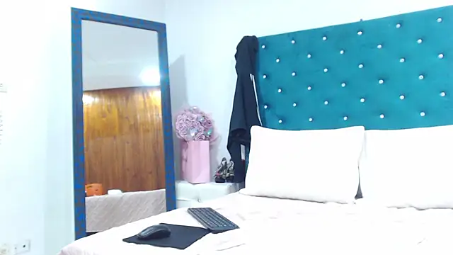 Snapshot of KimScarleth chatting on 3, 10, 2025 KimScarleth online show from 3, 10, 2025