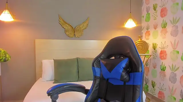 kitty sweeety  online show from 14, 4, 2026