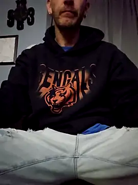 Snapshot of Sampzon chatting on 13, 10, 2025 Sampzon online show from 13, 10, 2025