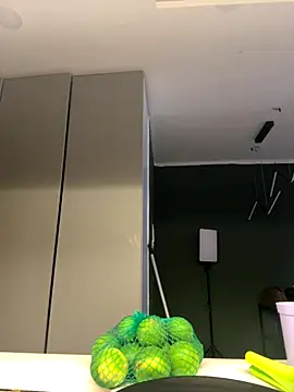 Michelle Zoe online show from 14, 11, 2025