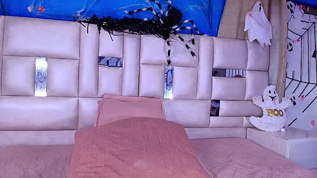 emmacurvy online show from 22, 10, 2025