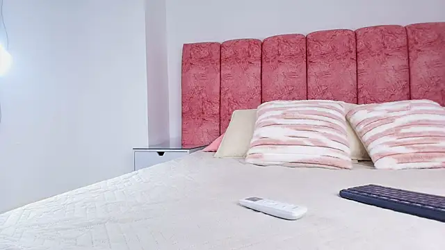 emmacurvy online show from 29, 11, 2025