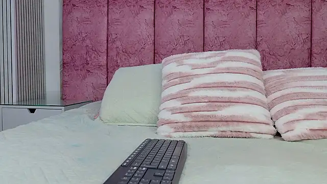 emmacurvy online show from 26, 2, 2026