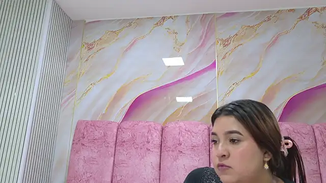 emmacurvy online show from 24, 6, 2026