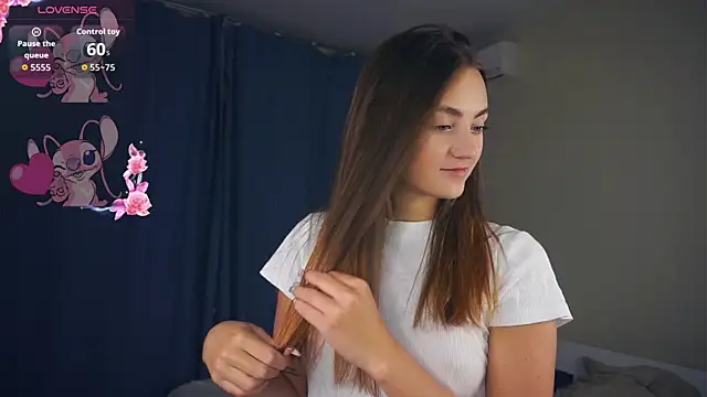 Snapshot of LoraDavi chatting on 23, 10, 2025 LoraDavi online show from 23, 10, 2025