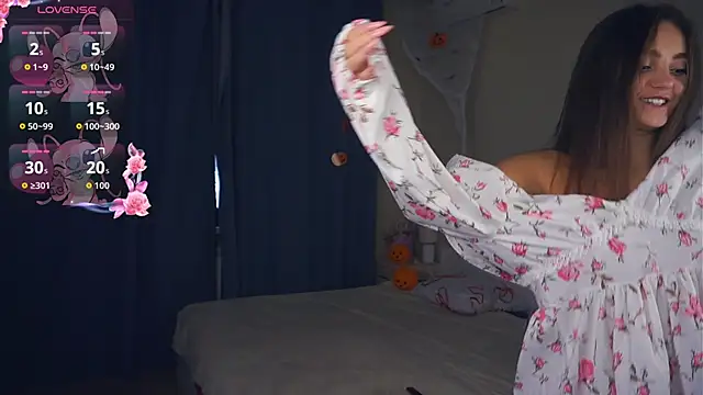 Snapshot of LoraDavi chatting on 7, 11, 2025 LoraDavi online show from 7, 11, 2025