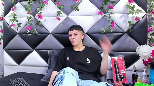 Snapshot of Megan_Thompson_ chatting on 11, 9, 2025 Megan Thompson online show from 11, 9, 2025