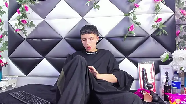 Snapshot of Megan_Thompson_ chatting on 28, 9, 2025 Megan Thompson online show from 28, 9, 2025