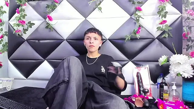 Snapshot of Megan_Thompson_ chatting on 2, 10, 2025 Megan Thompson online show from 2, 10, 2025