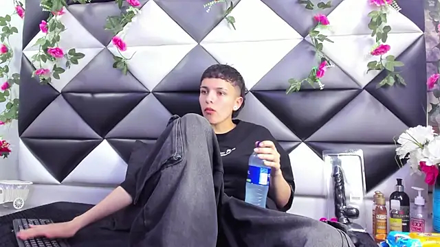 Snapshot of Megan_Thompson_ chatting on 4, 10, 2025 Megan Thompson online show from 4, 10, 2025