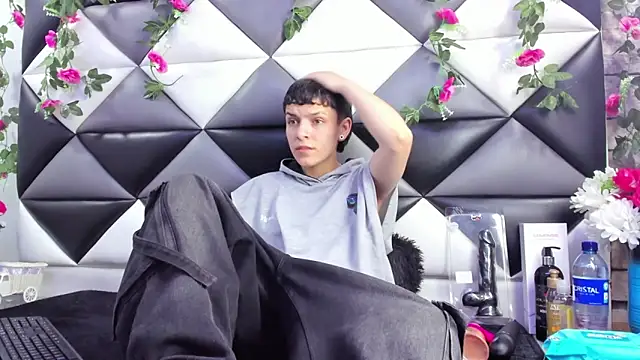 Snapshot of Megan_Thompson_ chatting on 17, 10, 2025 Megan Thompson online show from 17, 10, 2025