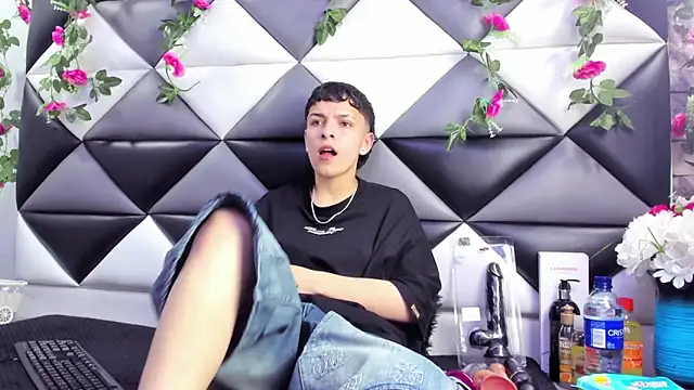 Snapshot of Megan_Thompson_ chatting on 18, 10, 2025 Megan Thompson online show from 18, 10, 2025