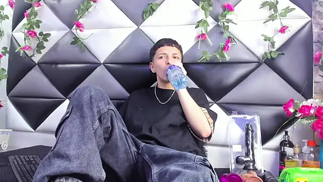 Snapshot of Megan_Thompson_ chatting on 29, 10, 2025 Megan Thompson online show from 29, 10, 2025