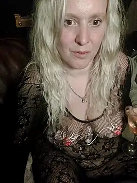 Bouncy-Bella28X online show from 19, 9, 2025