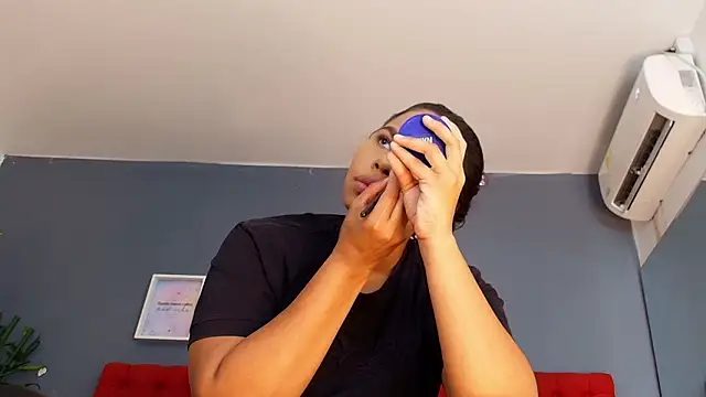 keyla mejia online show from 23, 3, 2026