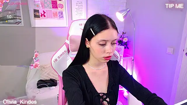 Snapshot of Olivia_Kindes chatting on 17, 9, 2025 Olivia Kindes online show from 17, 9, 2025
