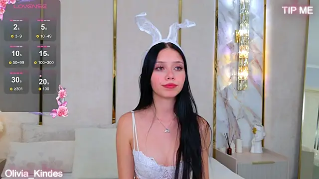 Snapshot of Olivia_Kindes chatting on 21, 9, 2025 Olivia Kindes online show from 21, 9, 2025