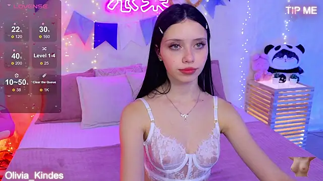 Snapshot of Olivia_Kindes chatting on 6, 10, 2025 Olivia Kindes online show from 6, 10, 2025