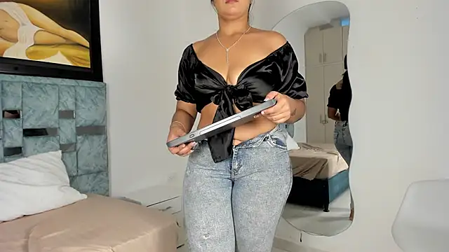 tamara lovv online show from 5, 11, 2025