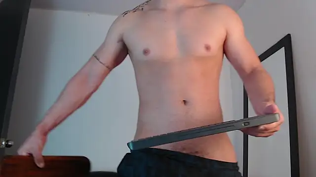 Snapshot of SouthernMilk chatting on 21, 10, 2025 SouthernMilk online show from 21, 10, 2025