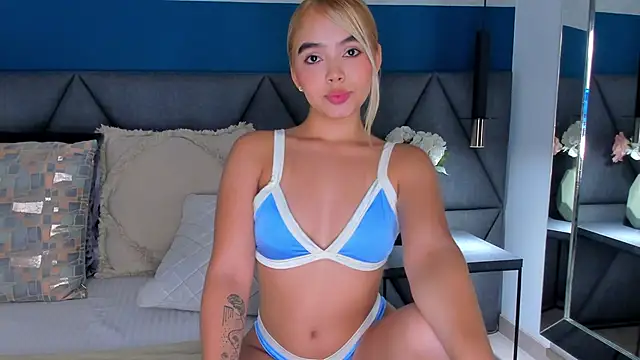 Mia Roswell online show from 3, 12, 2025