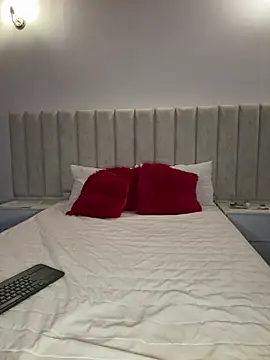 Mia Roswell online show from 13, 2, 2026