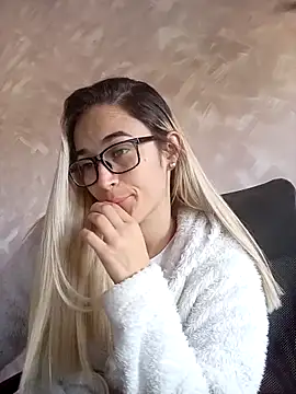 Snapshot of Mariam_Arango chatting on 6, 10, 2025 Mariam Arango online show from 6, 10, 2025